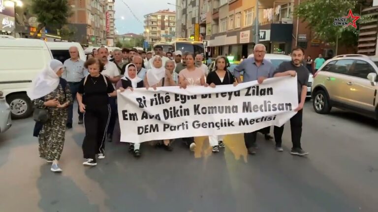 İstanbul’da Dem Parti Gençlik Meclisi Öncülüğünde 15 Ağustos yürüyüşü